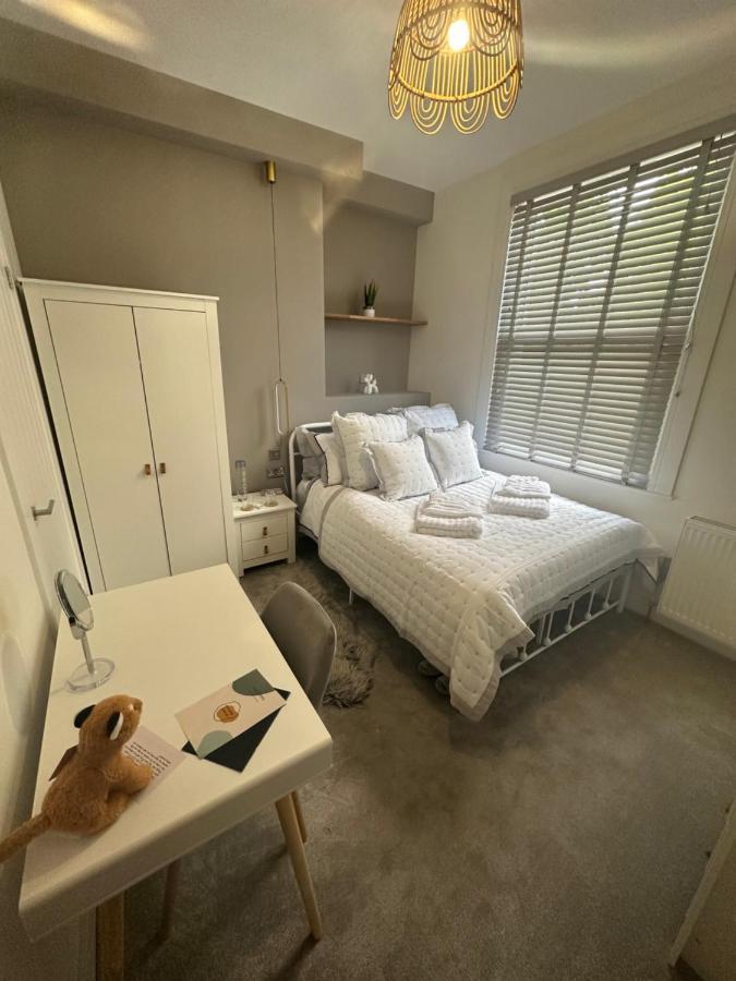 Boutique Nights Aparthotel อีสต์บอร์น ภายนอก รูปภาพ